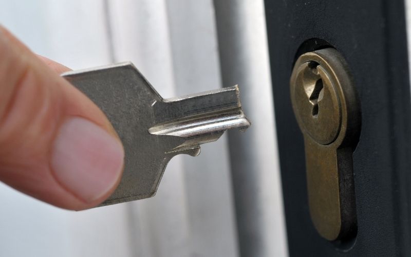 Clé cassée dans la serrure : extraction par un serrurier professionnel dans l’Oise